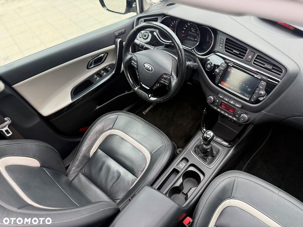 Kia Ceed 1.6 CRDi 128 ISG Platinum Edition - 27