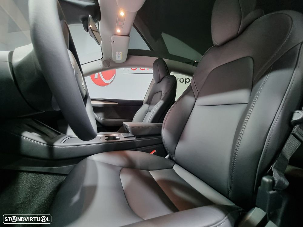 Tesla Model Y Long-Range RWD - 4
