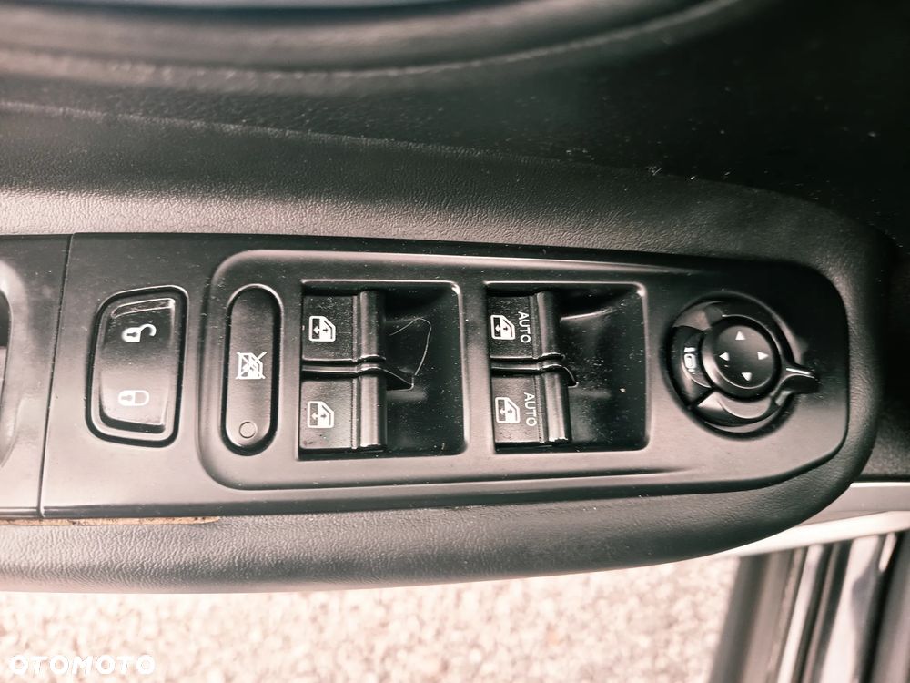Jeep Renegade 1.4 MultiAir Limited - 26