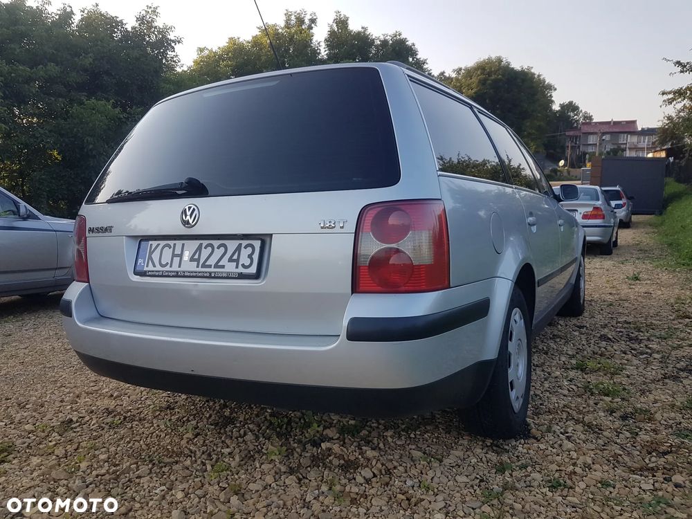 Volkswagen Passat 1.8 5V Turbo Comfortline Family - 3