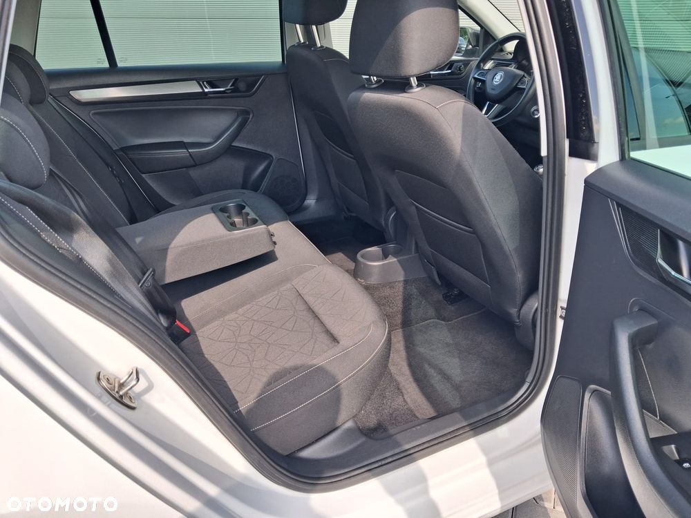 Skoda RAPID 1.0 TSI Clever - 29
