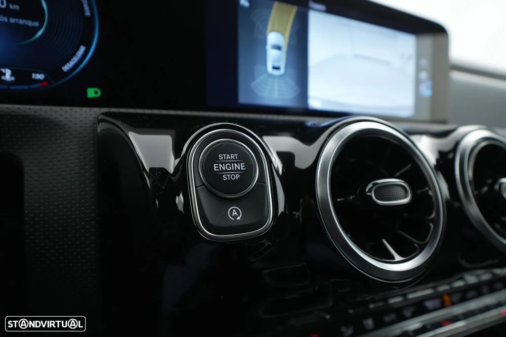 Mercedes-Benz A 200 Limousine AMG Line - 20