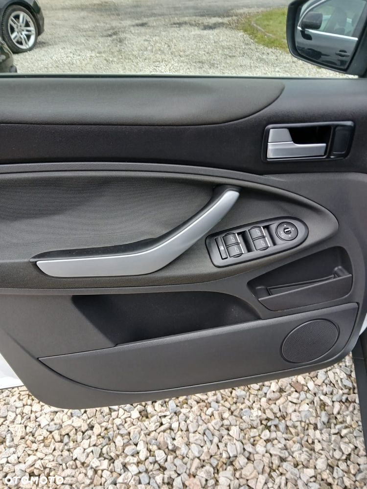 Ford Kuga 2.0 TDCi 2x4 Trend - 17