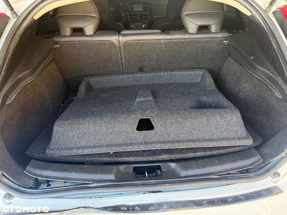 Volvo V40 D3 Momentum - 36