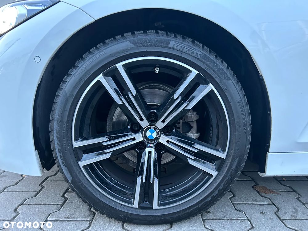BMW Seria 3 318i M Sport - 4