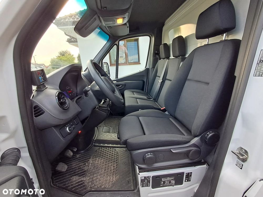 Mercedes-Benz SPRINTER 515 Chłodnia + Winda Salon Polska - 25
