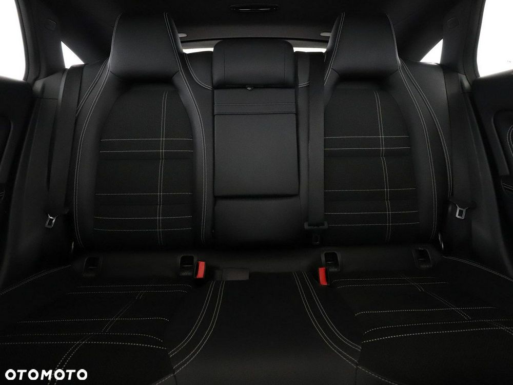 Mercedes-Benz CLA 200 7G-DCT Urban - 18