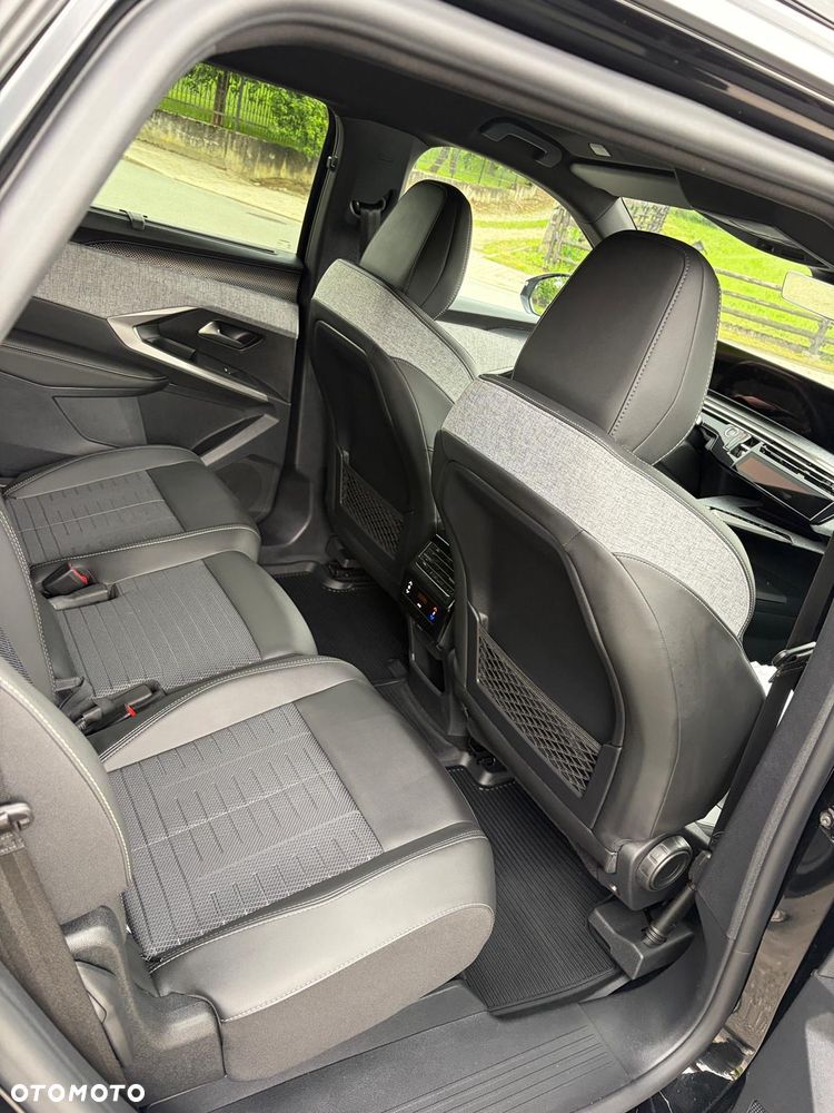 Peugeot E-5008 73kWh GT Exclusive - 24
