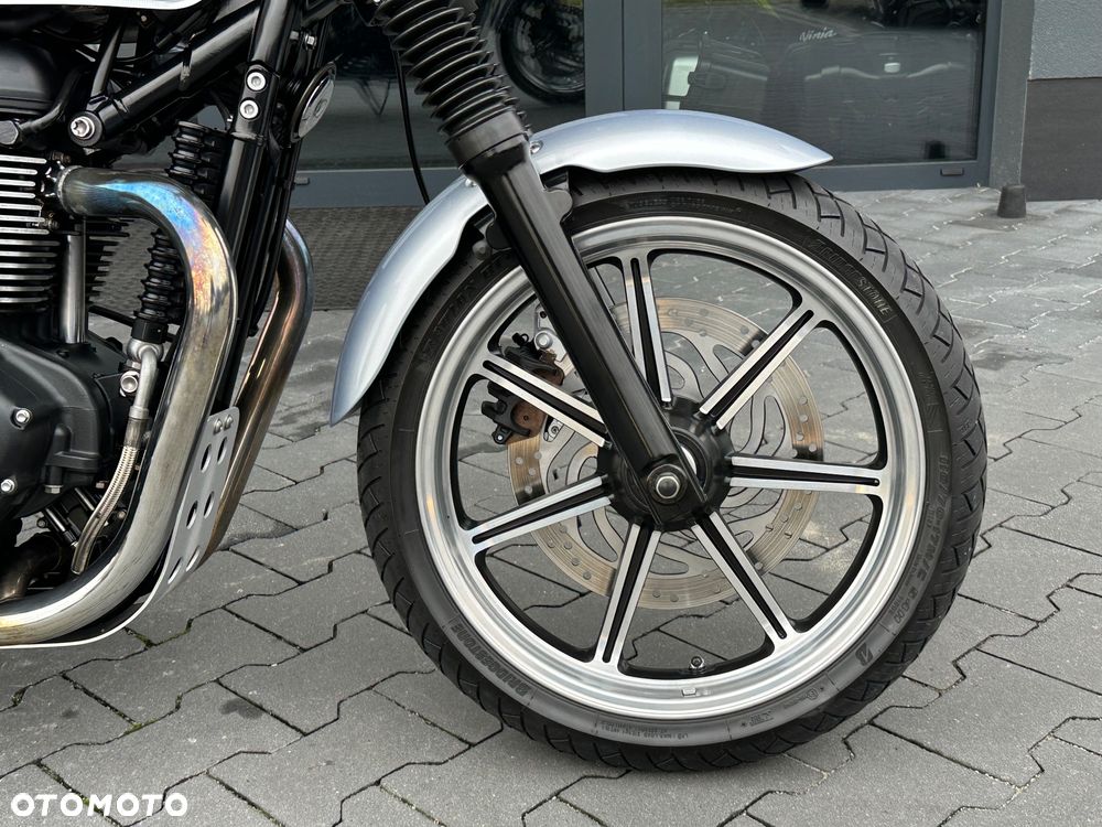 Triumph Bonneville - 8