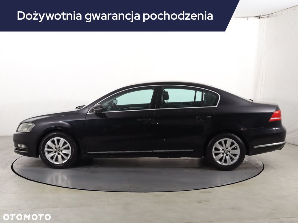 Volkswagen Passat - 4