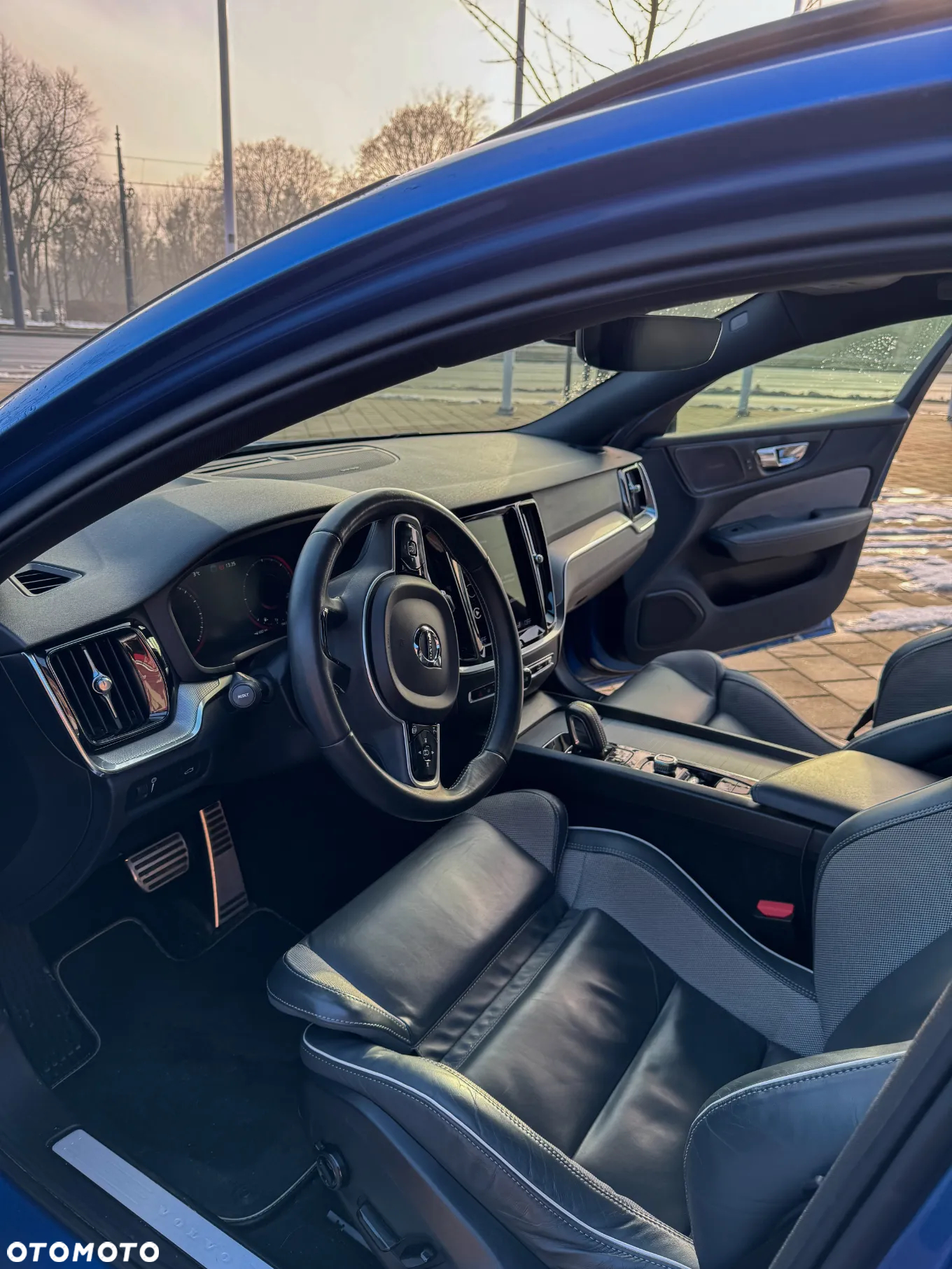Volvo V60 D4 R-Design - 12