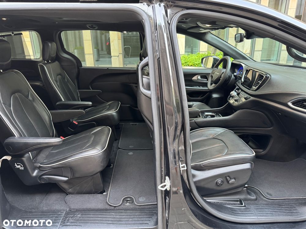 Chrysler Pacifica - 31