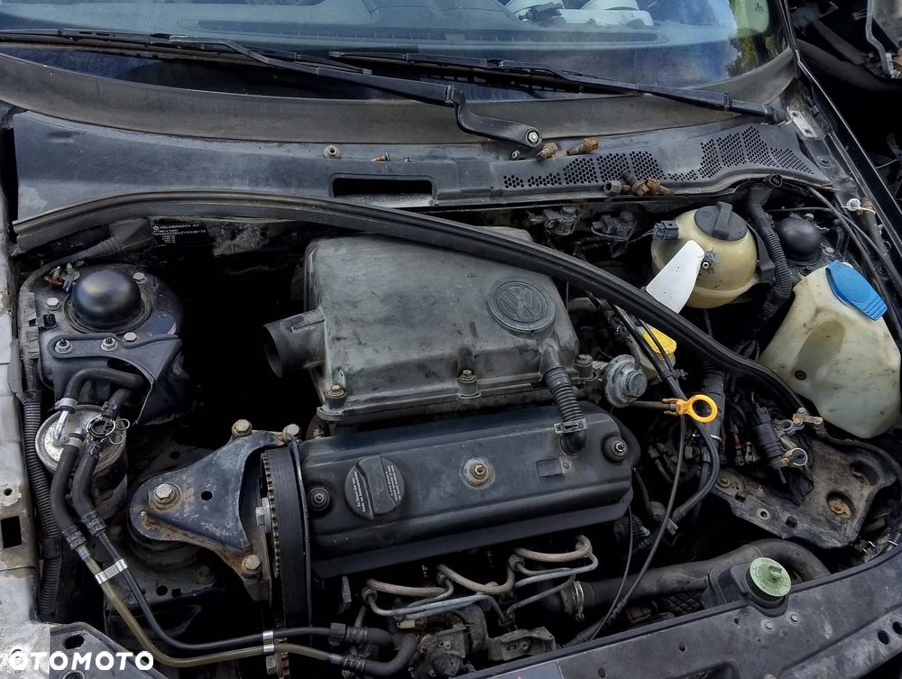 Volkswagen Polo III (99-01r.) 1.9 SDI 63KM. Silnik AEF Skrzynia FFF,  DXF lakier LC9Z. Cały na części GWARANCJA !!!  Przód Tył Zestaw Komplet Drzwi Klapa Zderzak Błotnik Maska Grill Atrapa Szyba Pas Lampa Lusterko Boczki Fotel Kanapa Kokpit Deska Rozdzielcza Przełącznik Włącznik Sterownik Przewody Wiązka Instalacja Moduł Komputer Czujnik Listwa Pompa Alternator Wtryski Głowica Rozrusznik Kompresor Sprzęgło Dwumas Silnik Skrzynia ABS Klimatyzacji Paliwa Wspomagania Kolektor Turbina Przepustnica Zawór Chłodnica Koło Hak Belka Sanki Zawieszenie Mcpherson Półoś Amortyzator Wydech Tłumik Zacisk Most - 3