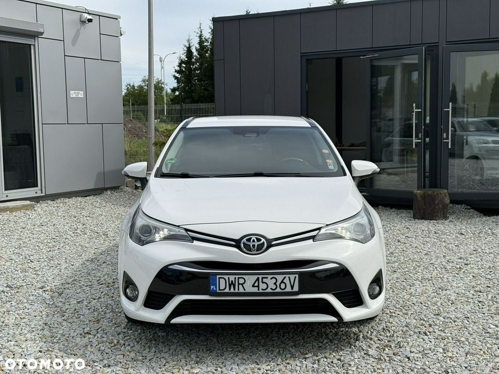 Toyota Avensis 1.6 D-4D Premium - 2