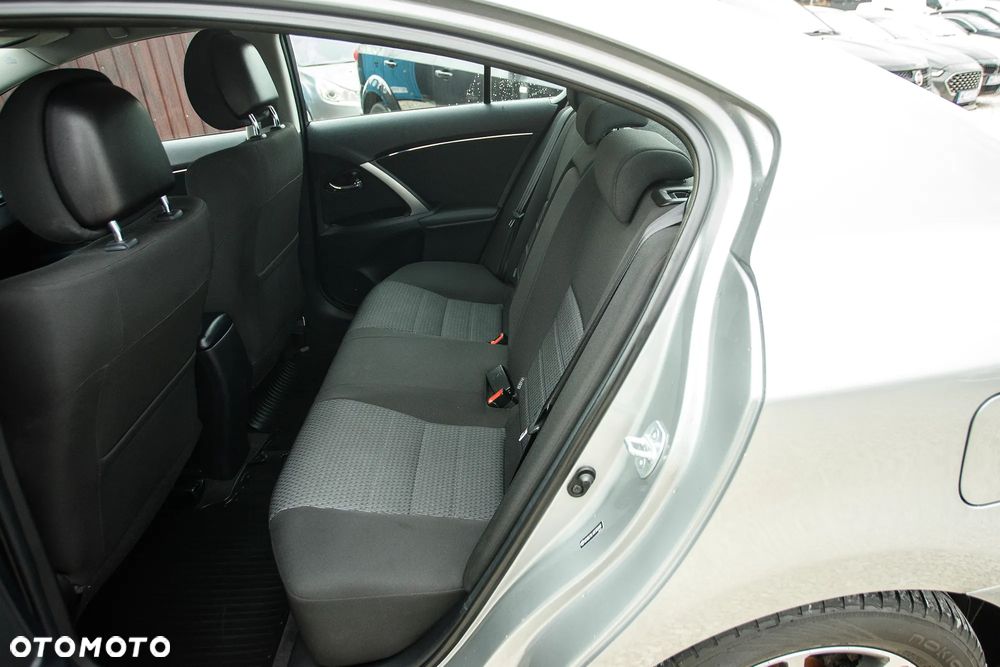 Toyota Avensis 1.8 Sol plus NAVI - 21