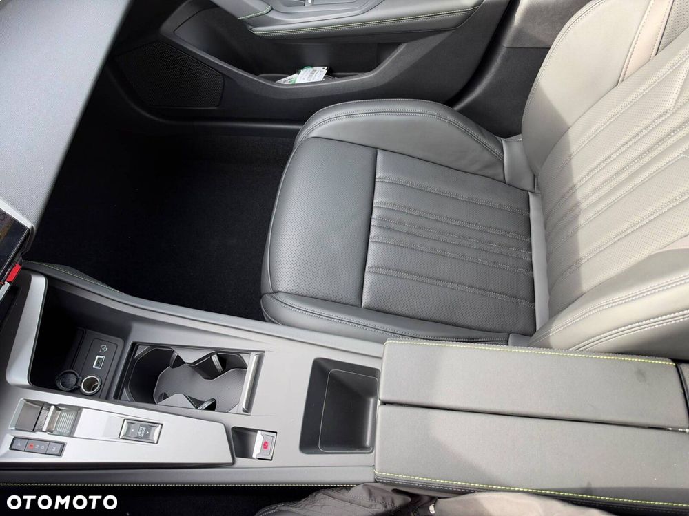 Peugeot 408 - 26