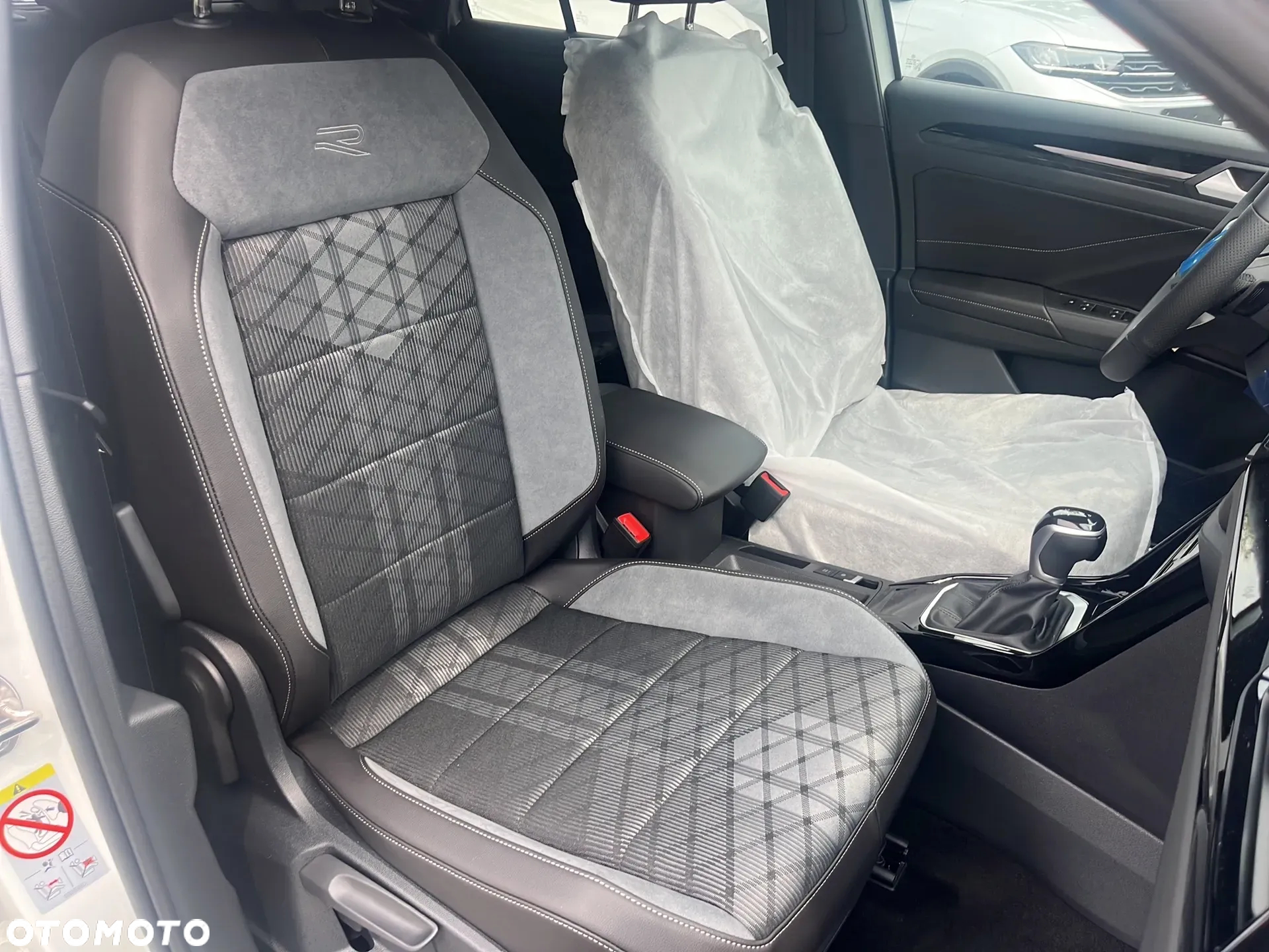Volkswagen T-Roc 1.5 TSI R-Line Plus DSG - 13