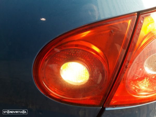 Farolim Tras Direito Mala Volkswagen Golf V (1K1) - 2