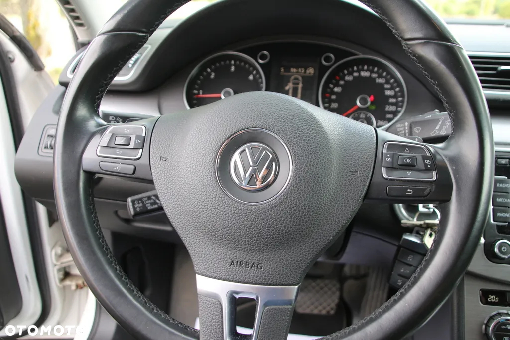 Volkswagen Passat 2.0 TDI Comfortline DSG - 26