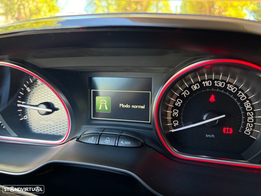 Peugeot 2008 1.2 PureTech GT Line - 41