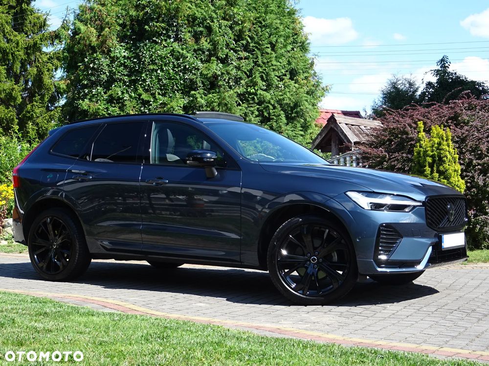 Volvo XC 60 B5 B AWD Plus Black Edition - 4