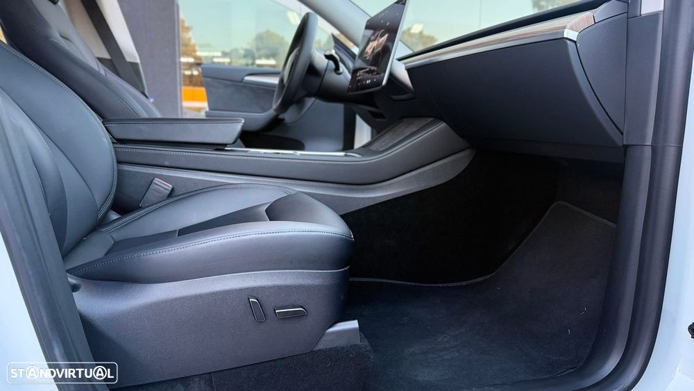 Tesla Model Y Long Range Dual Motor AWD - 12