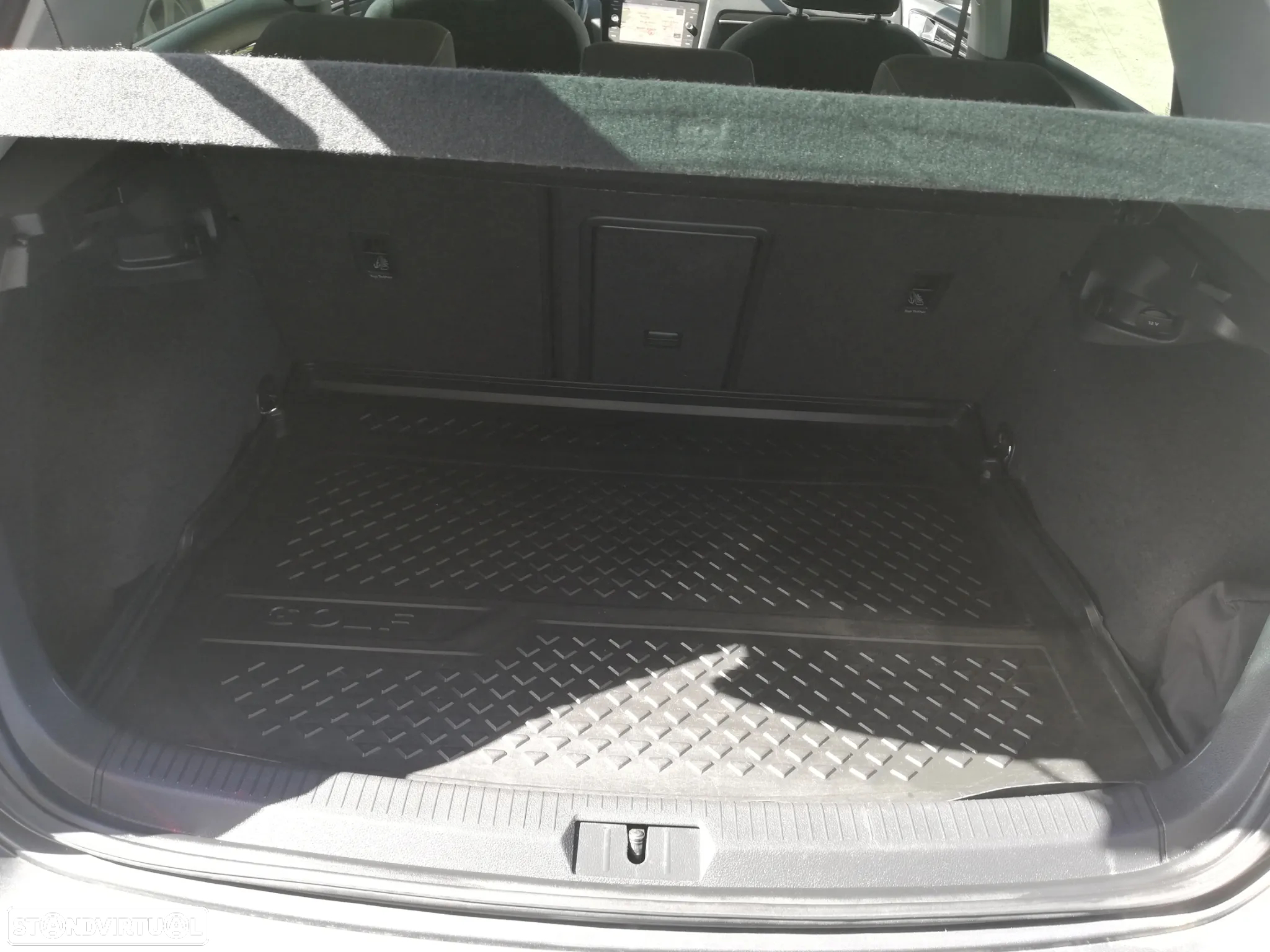 VW Golf 1.6 TDI Highline DSG - 20
