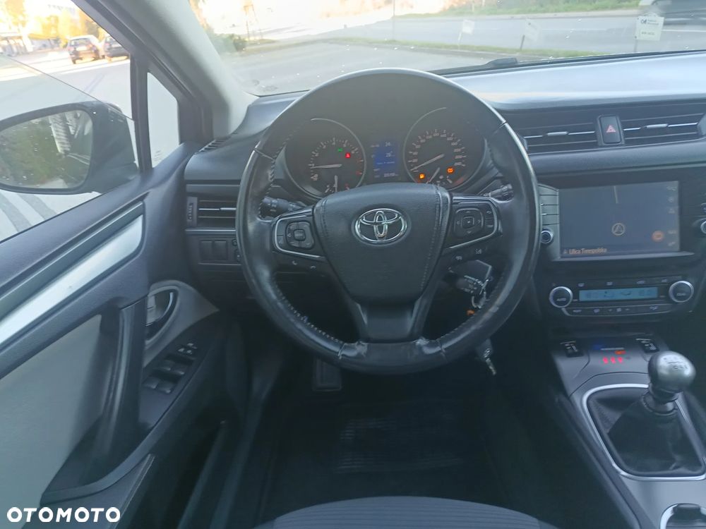 Toyota Avensis 1.8 Sol NAVI - 16