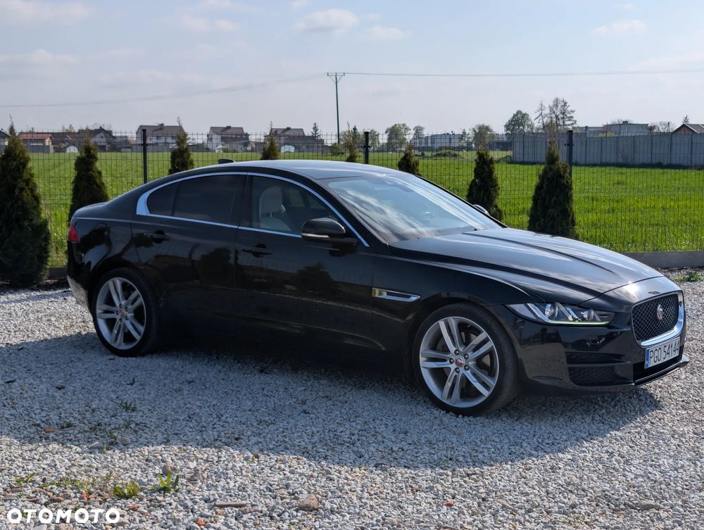 Jaguar XE 2.0 T Prestige - 7