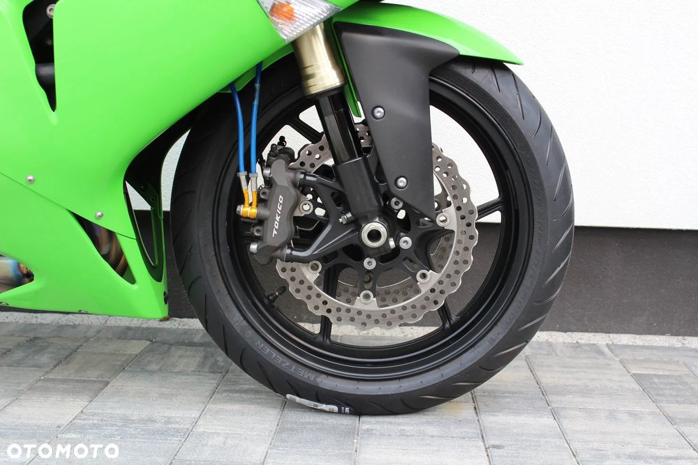 Kawasaki ZXR - 12