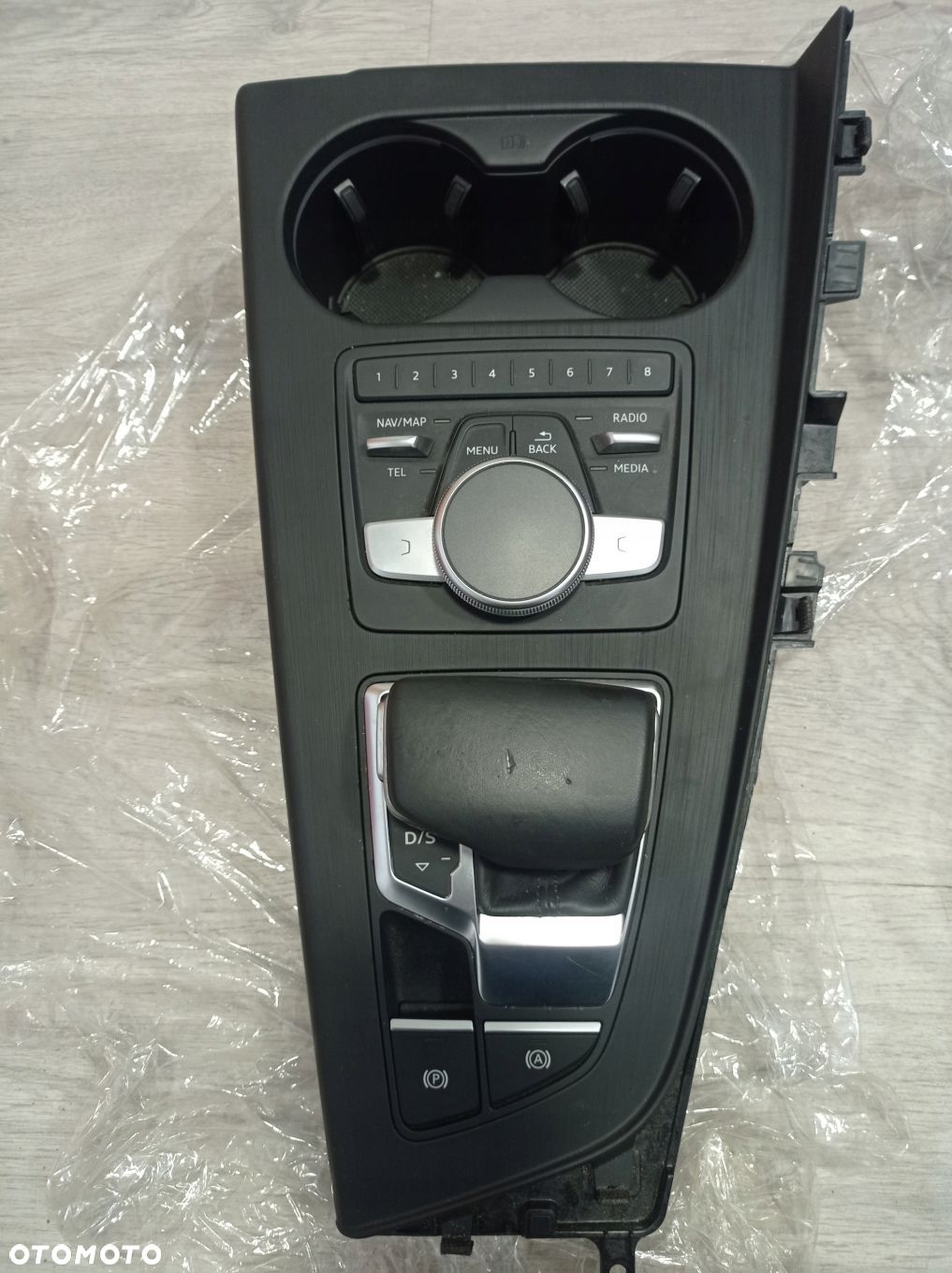 AUDI A4 B9 PANEL ŚRODKOWY TUNEL GAŁKA 8W1864261C - 1