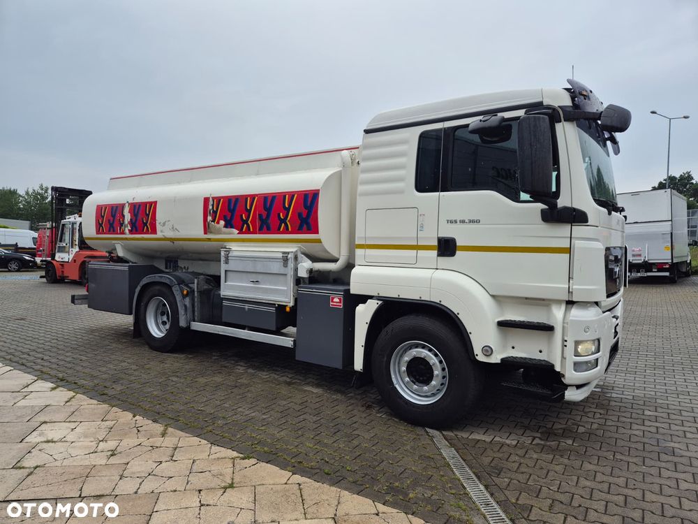 MAN TGS 18.360 / CYSTERNA / PALIWA + OLEJE / ADR / EURO 5 / 11M3 / 3 KOMORY / KABINA SYPIALNIANA / 1WŁ - 6