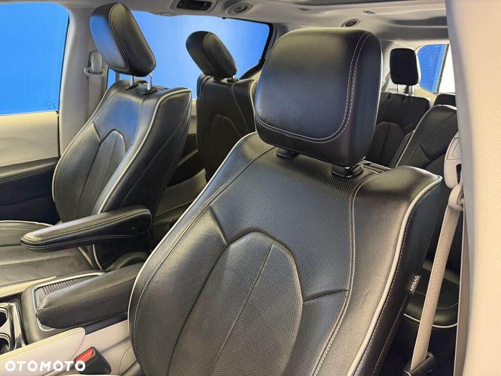 Chrysler Pacifica - 9