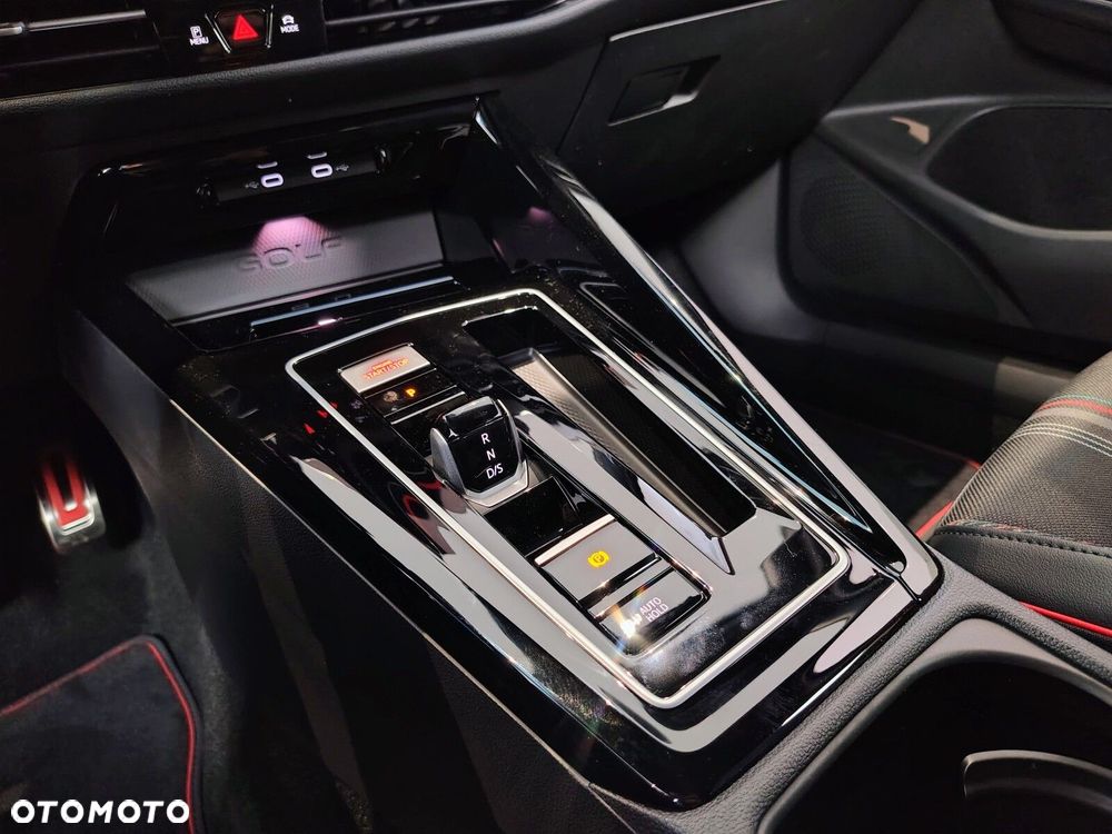 Volkswagen Golf - 22