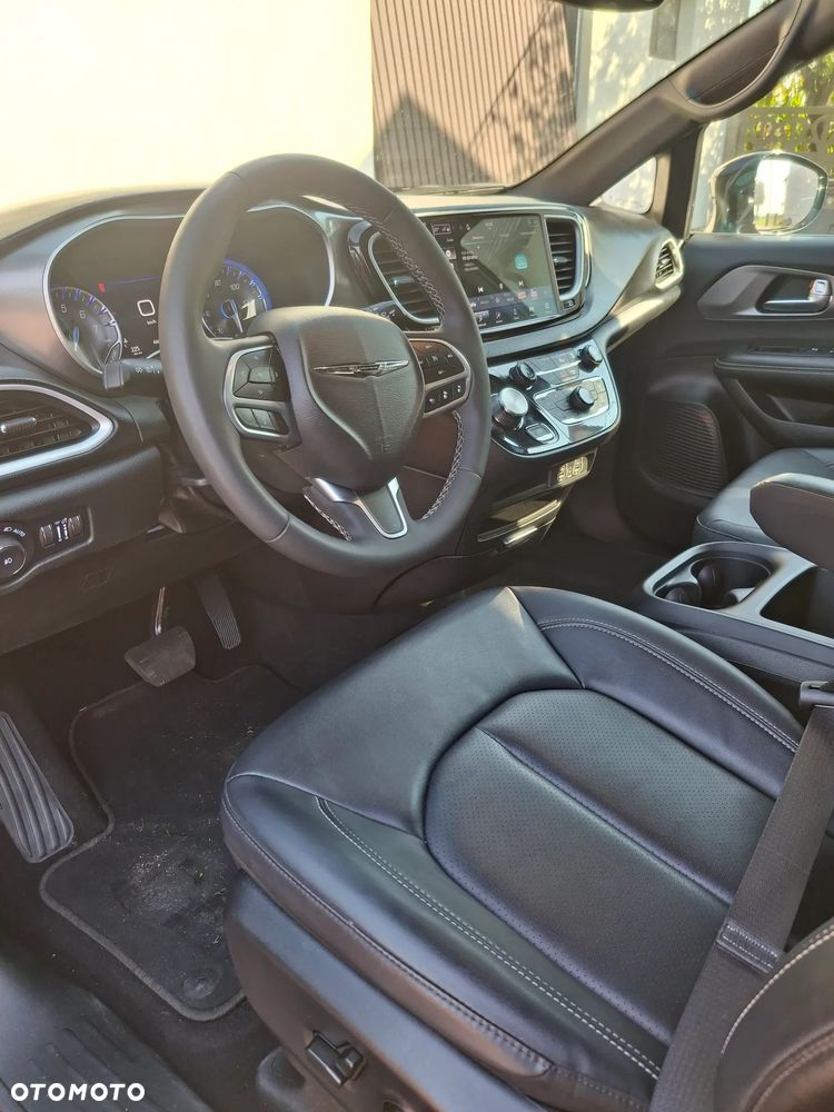 Chrysler Pacifica - 16