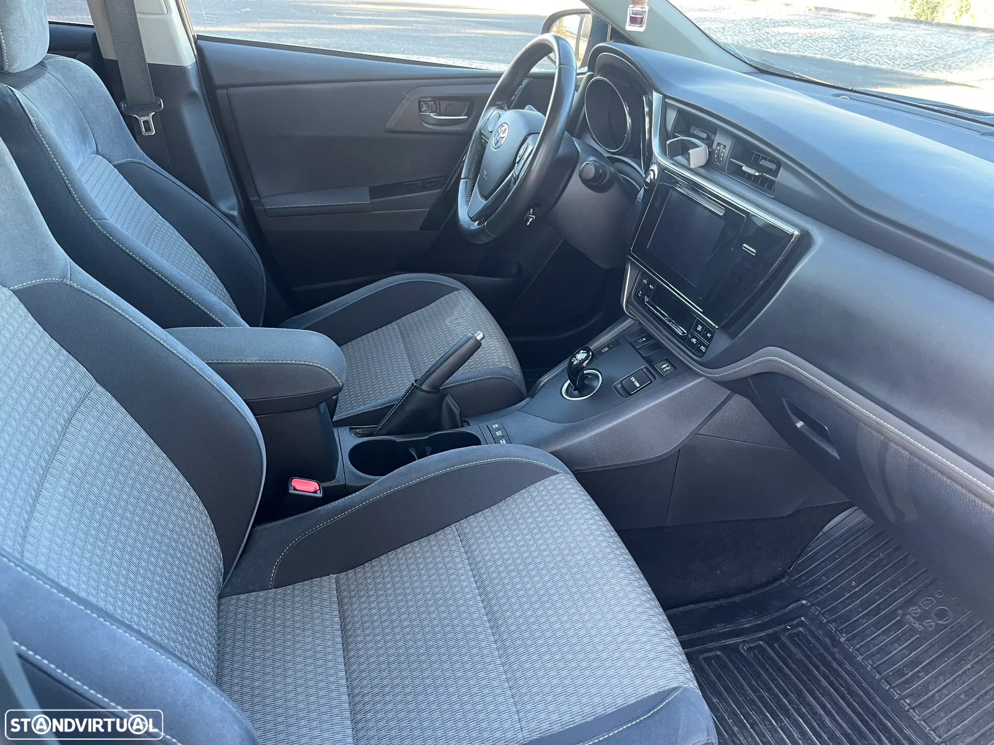 Toyota Auris 1.8 HSD Comfort +P.Techno+P.Sport - 7