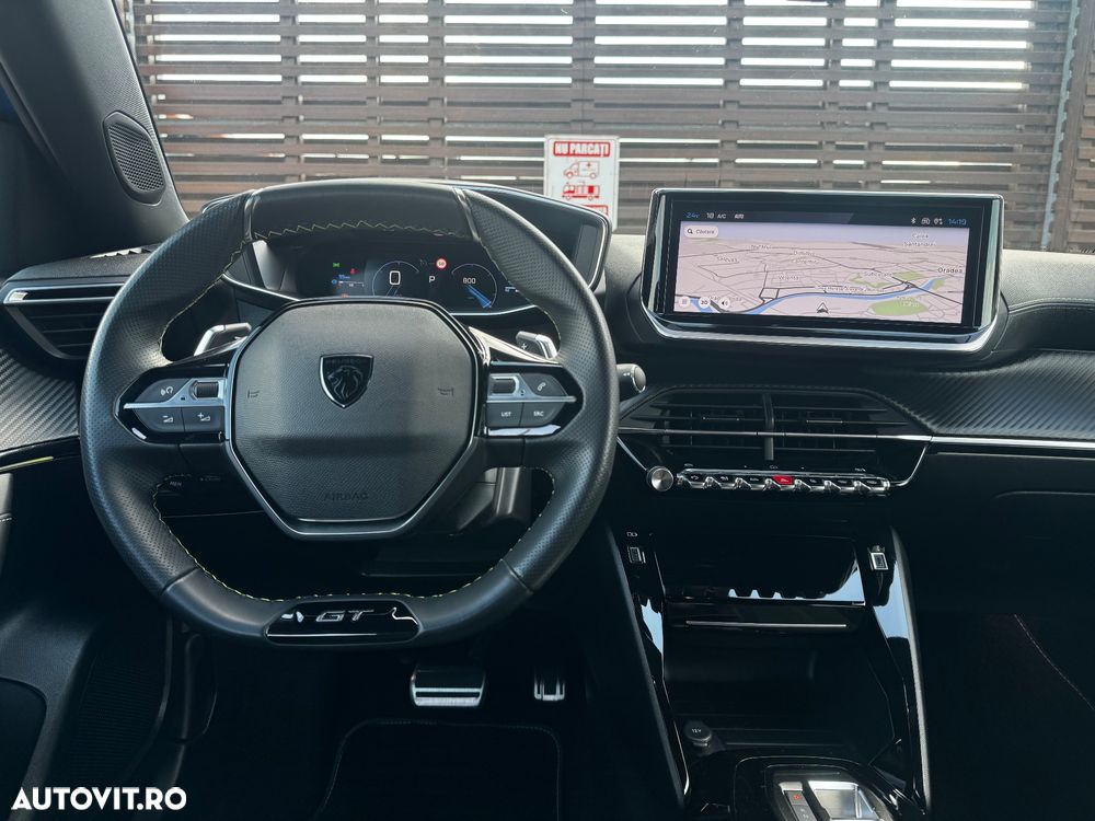 Peugeot 2008 PureTech 130 EAT8 GT - 26