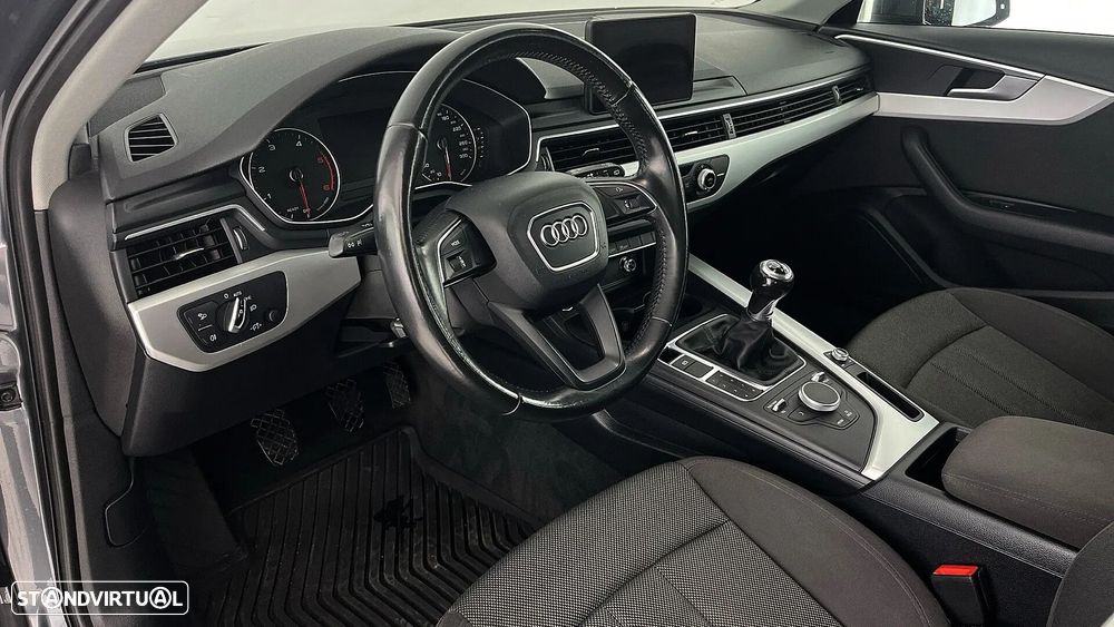 Audi A4 Avant 2.0 TDI Advance - 24