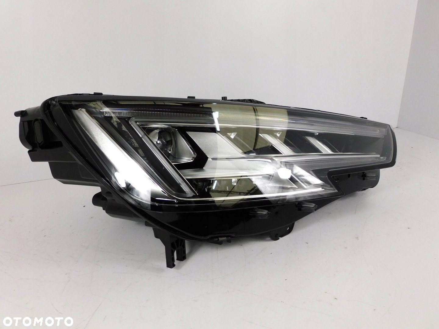 AUDI A4 B9 8W LAMPA PRAWA MATRIX PRZED LIFT - 3