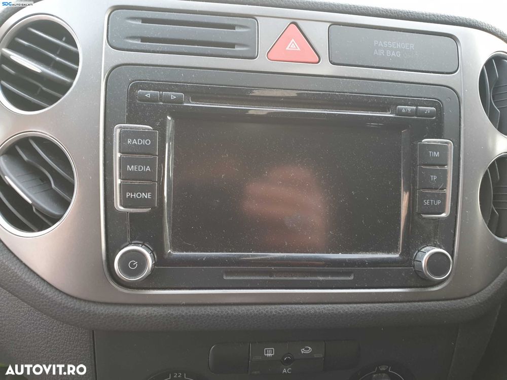 Navigatie Radio CD Player Volkswagen Golf 5 2004 - 2008 [K1098] - 1