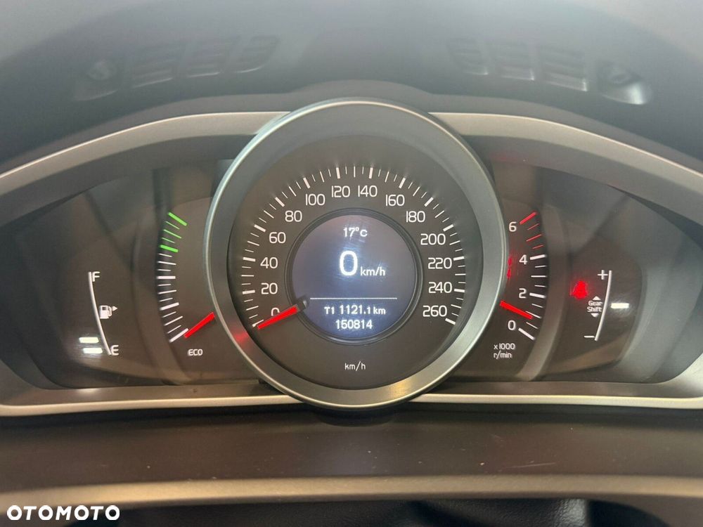 Volvo V40 - 25