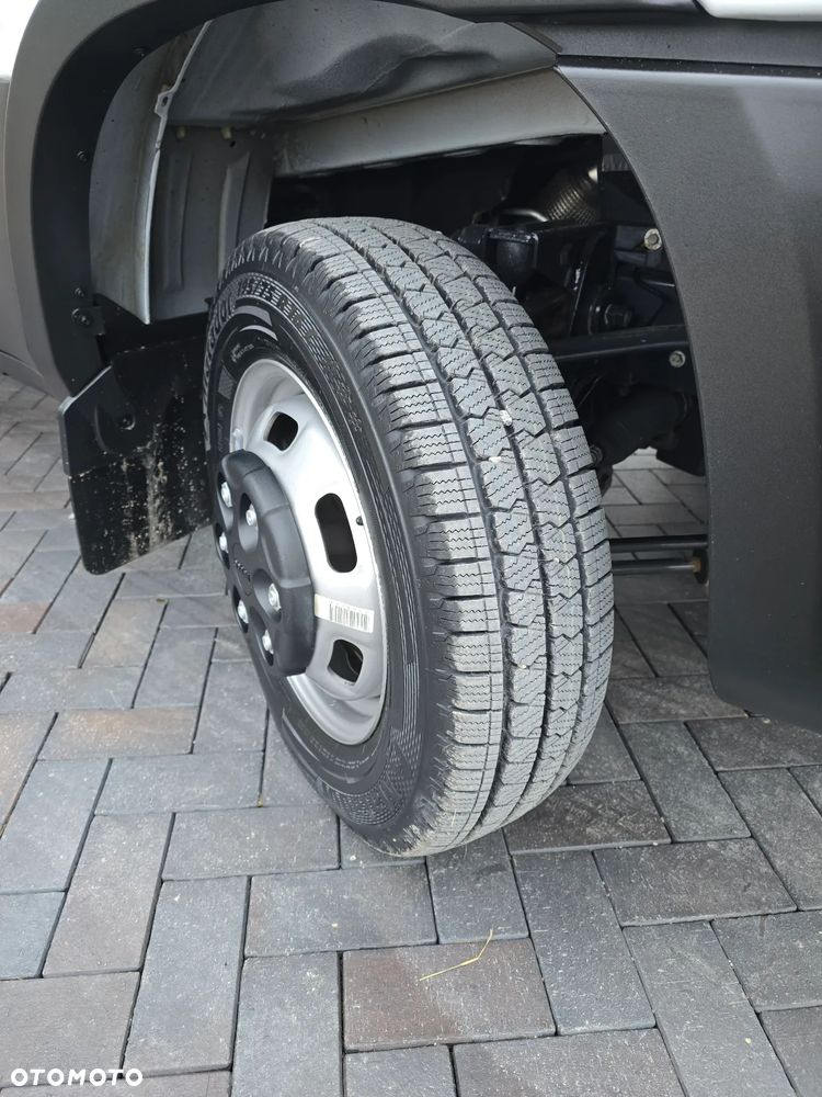 Iveco DAILY DAILY 35C18 / 50C18 HI-MATIC 9PALET 4,50cm Długi 850Kg ŁADOWNOŚĆ SALON PL 39 Tyś km STAN NOWY NOWY NOWY NA GWARANCJI TEMPOMAT FOTEL PNEŁMATYCZNY KLIMATYZACJA AUTOMATYCZNA LEDY BLOKADA MOSTU HAK FABRYCZNY - 40