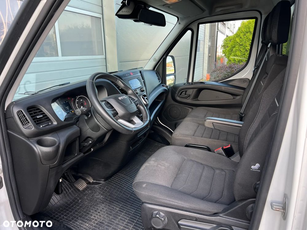 Iveco DAILY 35S18 HI-MATIC EURO 6 E PLANDEKA + WINDA 750 kg - 17