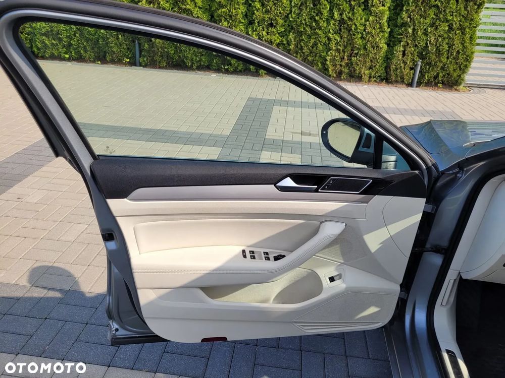 Volkswagen Passat 2.0 TDI BMT 4Mot Highline DSG - 11