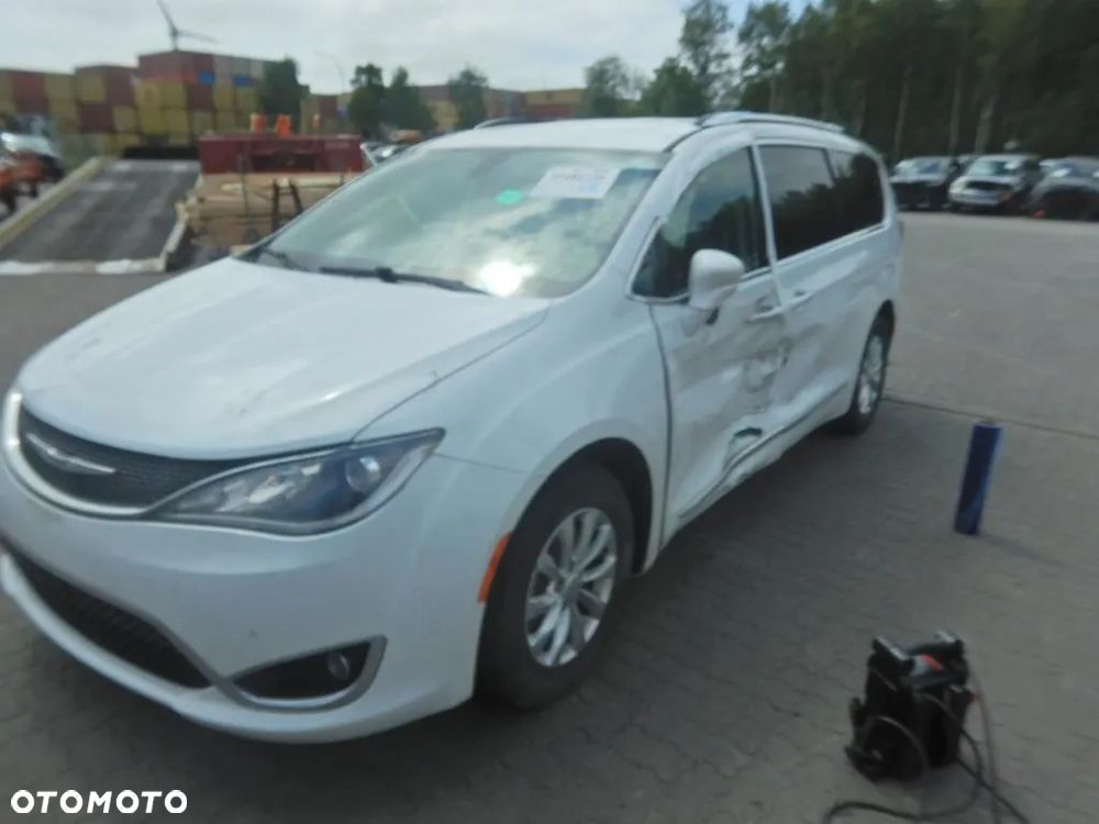 Chrysler Pacifica - 26