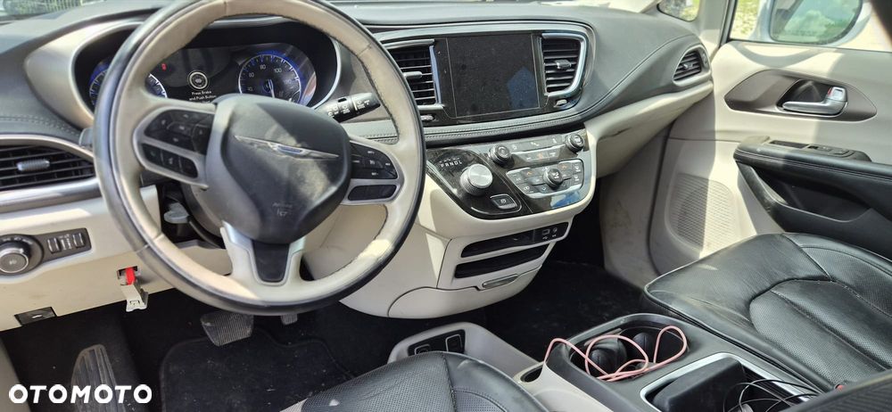Chrysler Pacifica - 15