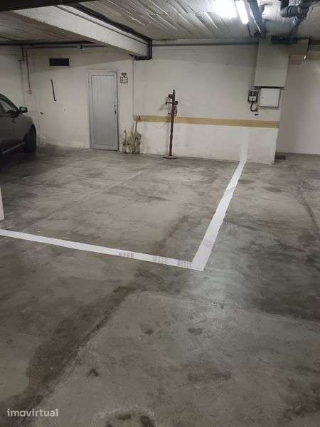 Garagem / estacionamento - Grande imagem: 2/3