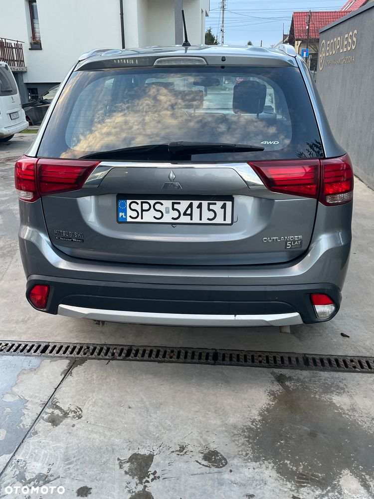 Mitsubishi Outlander 2.0 Invite + 2WD - 4