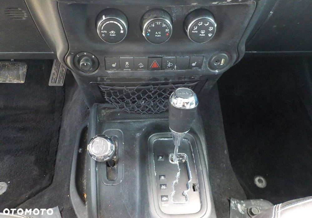 Jeep Wrangler 2.8 CRD Unlim Sahara - 27