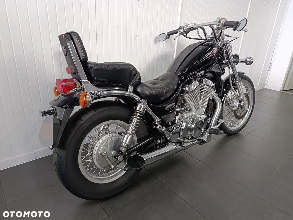 Suzuki Intruder - 3